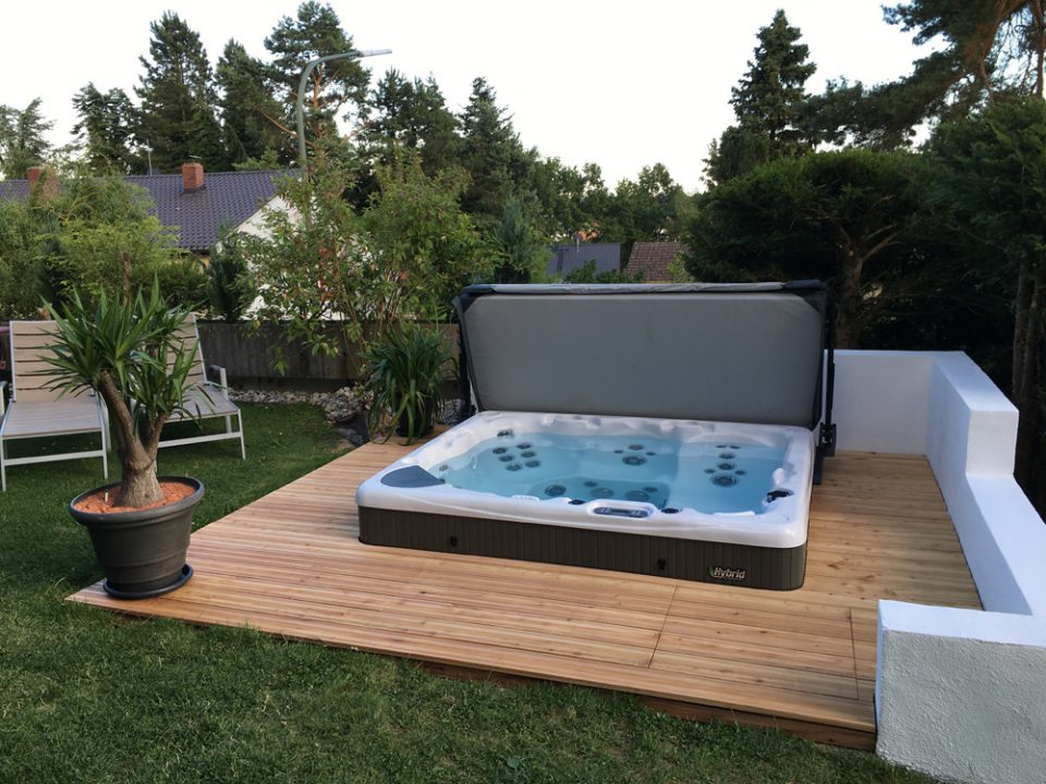 Galerie WhirlpoolWellnessOase • Whirlpool im Garten