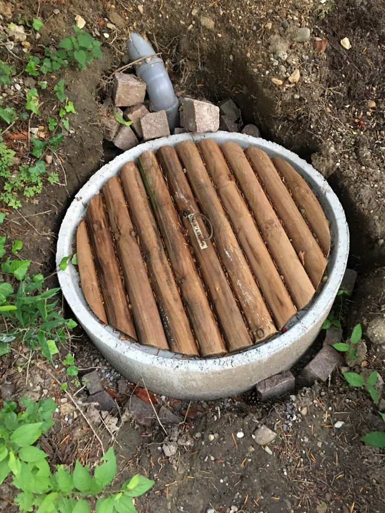 Sickerschacht für Wasserablauf • Whirlpool im Garten